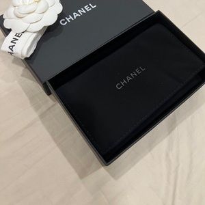 2022 RARE chanel BNIB navy caviar cardholder with silver hardware